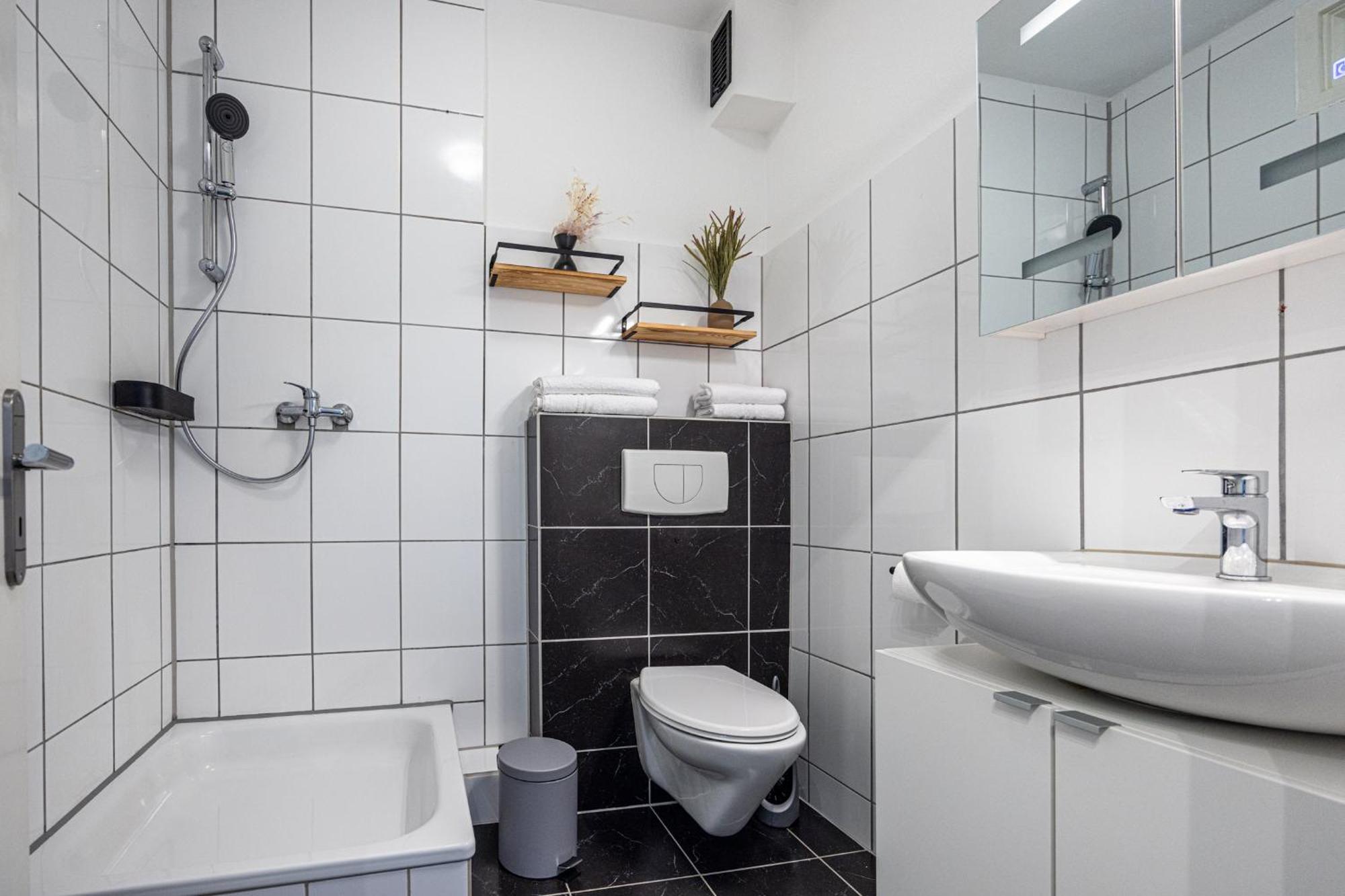 Have-A-Nice-Stay - Nahe Bahnhof Ahrensburg - 20 Minuten Nach Hamburg - Trotzdem Ruhig Gelegen - 6 Minuten Zu Fuss Ins Zentrum Ahrensburg - Modern Eingerichtet 외부 사진